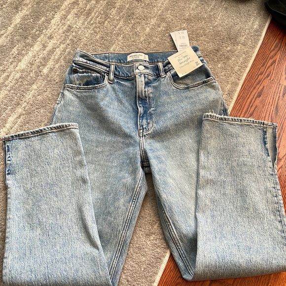 Abercrombie Ultra High Rise 90s Straight Jean - Picture 3 of 7